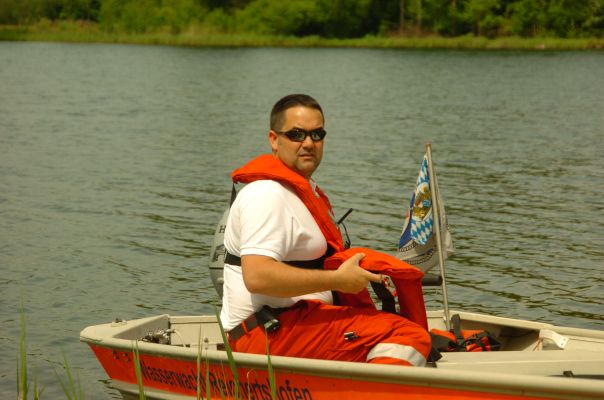 SEG Mitglied auf Motorboot