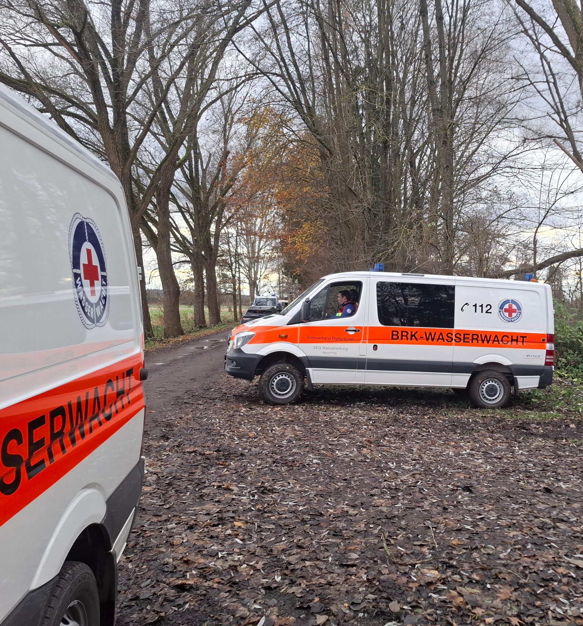 2 Fahrzeuge der Wasserwacht